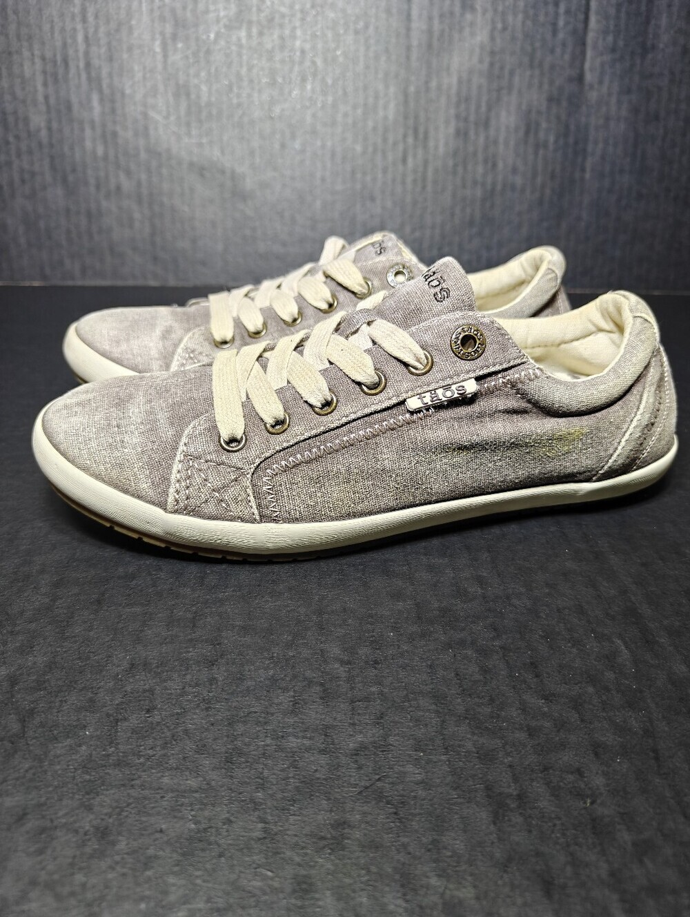 Taos Star Low Top Taupe Khaki Casual Canvas Lace Up Sneaker Flats Women's Size 9